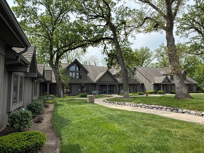 More details for 475 W Terra Cotta Ave, Crystal Lake, IL - Office for Lease
