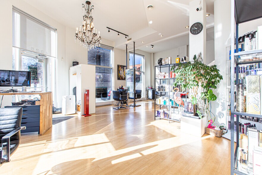 4325 Rue Saint-Jacques, Montréal, QC for sale - Interior Photo - Image 1 of 1