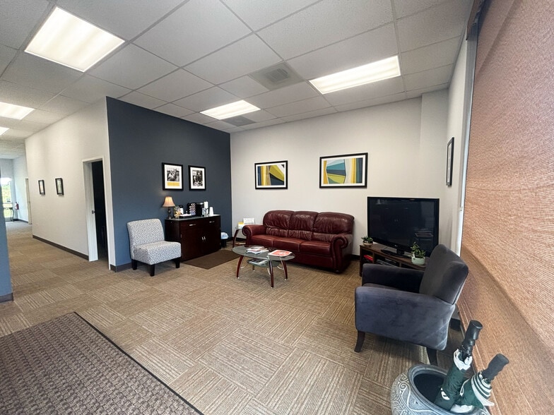 2516-2522 Somerset Center Dr, Winston-Salem, NC for lease - Building Photo - Image 3 of 10