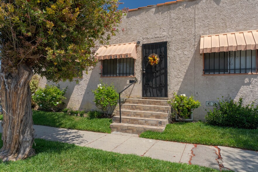 2317 Hyde Park Blvd, Los Angeles, CA for sale - Building Photo - Image 1 of 1