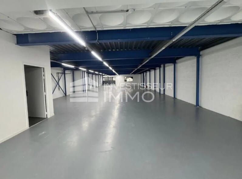 Flex in Pantin for lease - Interior Photo - Image 2 of 6