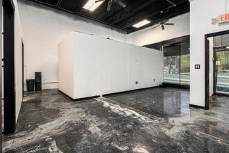 813 Hollywood Rd NW, Atlanta, GA for lease Interior Photo- Image 2 of 3