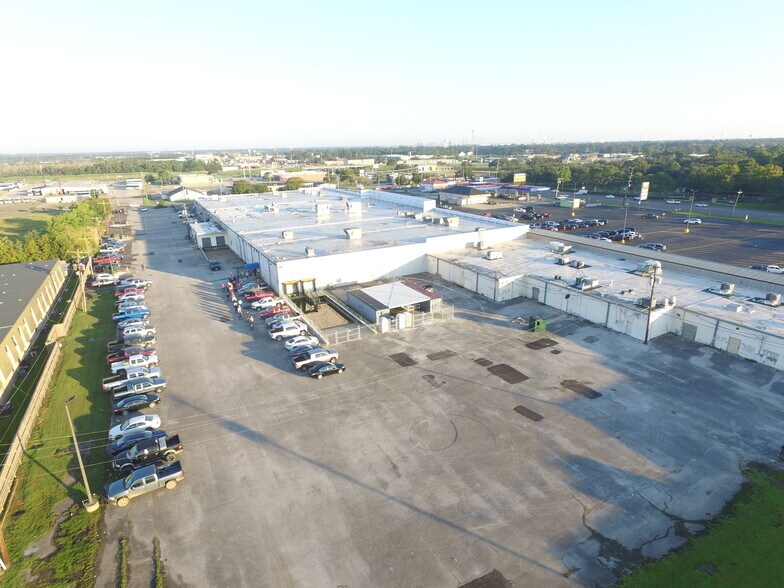 3719-3931 N Twin City Hwy, Port Arthur, TX à louer - Photo du bâtiment - Image 2 de 7