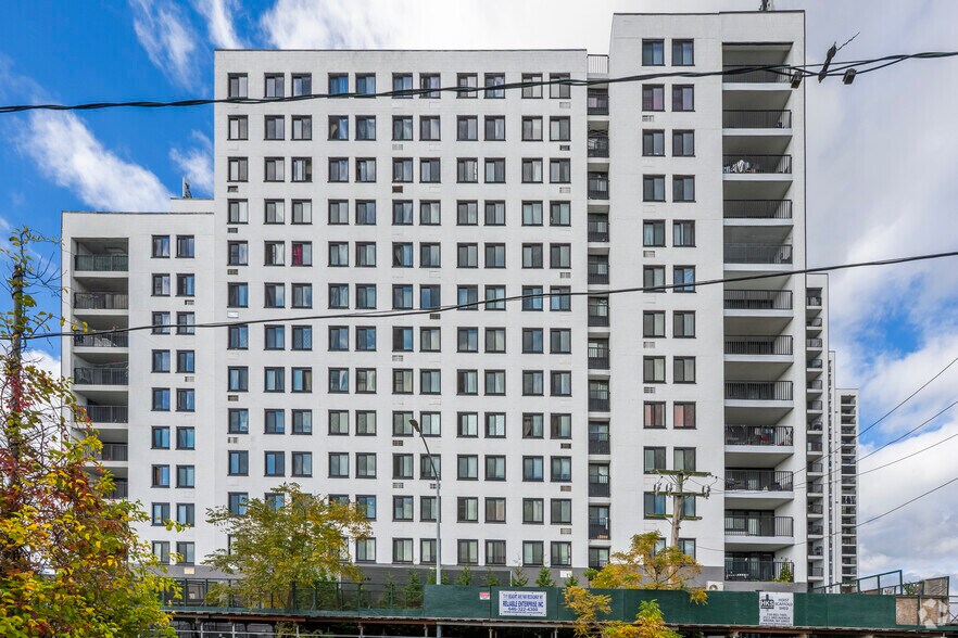 711A-711D Seagirt Ave, Far Rockaway, NY à louer - Photo du bâtiment - Image 3 de 14