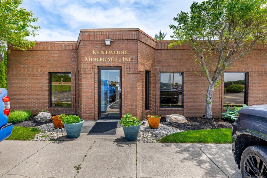 610 N Main St, Springboro, OH à louer - Photo du bâtiment - Image 1 de 47