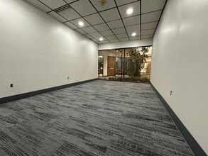 40 Adloff Ln, Springfield, IL for lease Interior Photo- Image 2 of 9