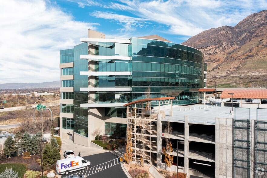 6330 S 3000 E, Salt Lake City, UT à louer - Photo du bâtiment - Image 3 de 6