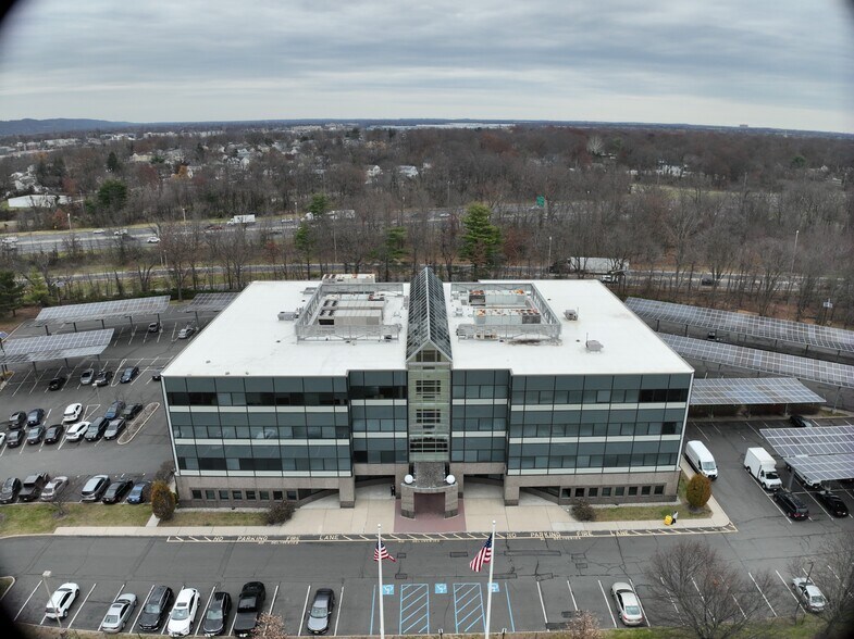 80 Cottontail Ln, Somerset, NJ à louer - Communauté Matterport - Image 2 de 34