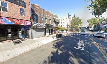 3302-3306 Broadway, Astoria, NY à louer Photo du bâtiment- Image 1 de 1