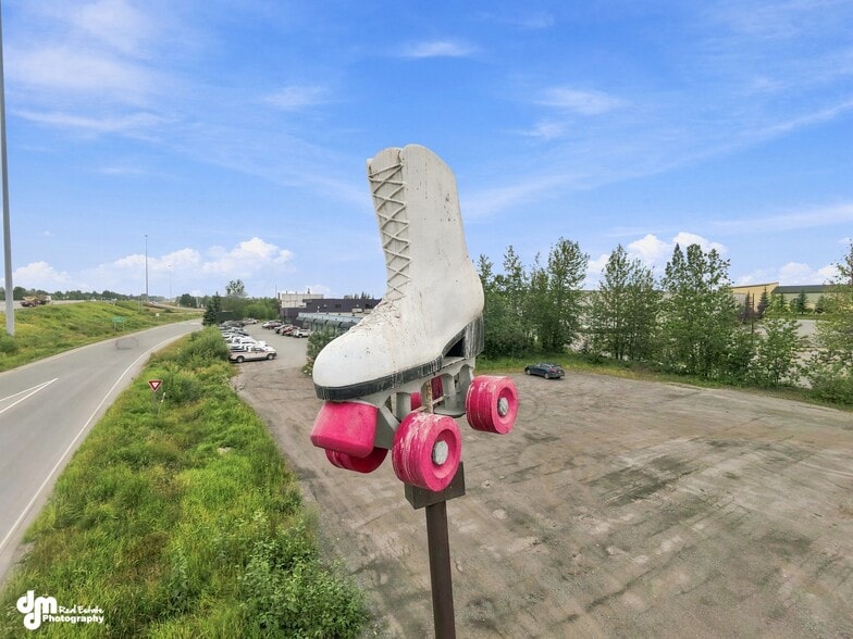 8100 Homer Dr, Anchorage, AK for sale - Building Photo - Image 3 of 41
