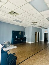 1470 Route 44, Raynham, MA à louer Photo intérieure- Image 2 de 3