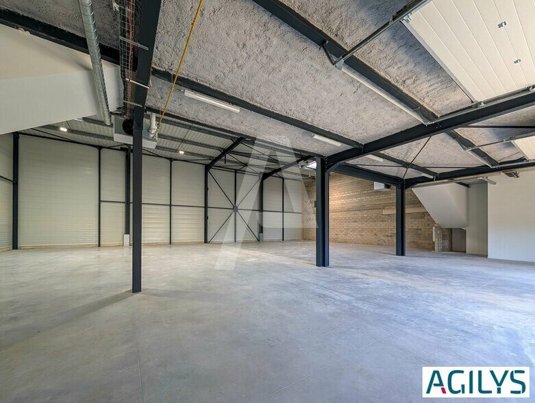 8 Rue Denis Papin, Trappes for lease - Interior Photo - Image 2 of 14
