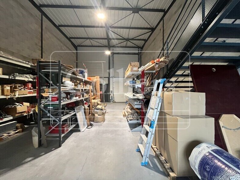 Flex in La Ciotat for lease - Interior Photo - Image 1 of 6
