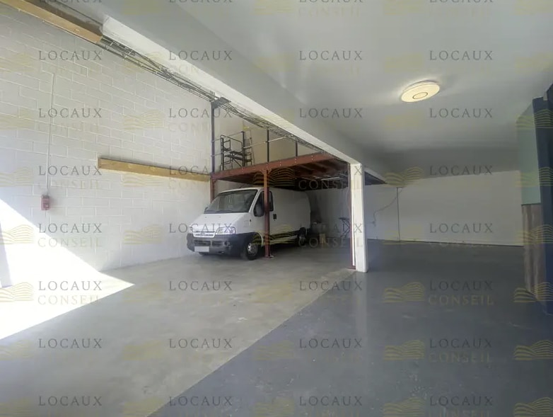 Flex in Saint-Ouen-l'Aumône for lease Interior Photo- Image 1 of 9