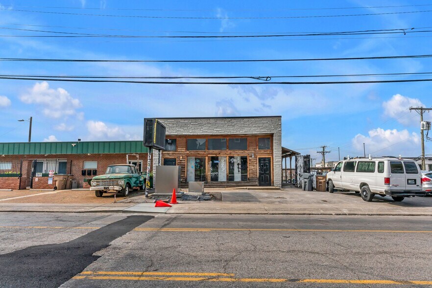 823 Woodland St, Nashville, TN à louer - Photo du bâtiment - Image 2 de 36