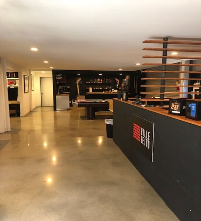 3025 Airport Ave, Santa Monica, CA for lease Primary Photo- Image 1 of 18