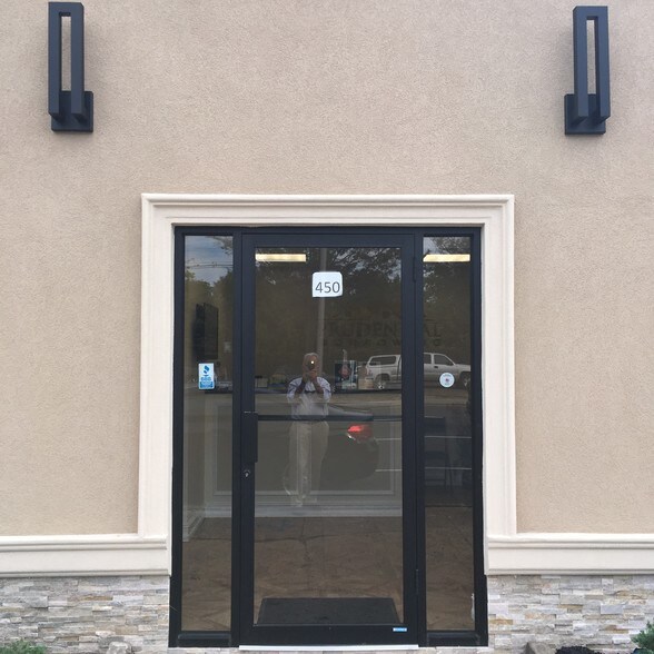 450 Sunrise Hwy, Rockville Centre, NY à vendre - Photo du bâtiment - Image 2 de 36