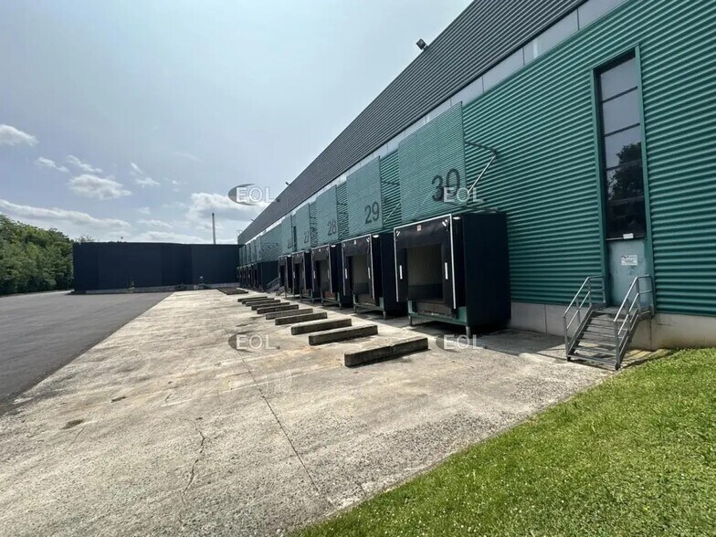 Industriel dans Marly-la-Ville à louer - Photo du bâtiment - Image 2 de 4