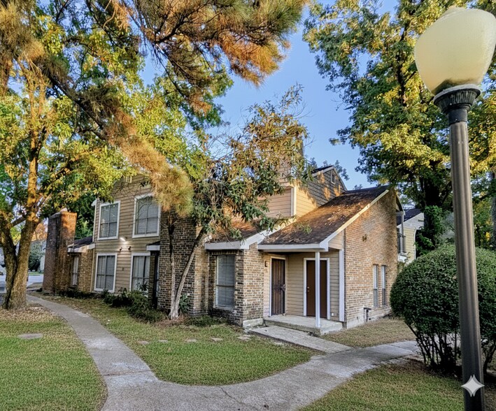 Inwood Village 12-Unit 4-Plex Portfolio portefeuille de 3 propriétés à vendre sur LoopNet.ca - Photo du bâtiment - Image 2 de 21