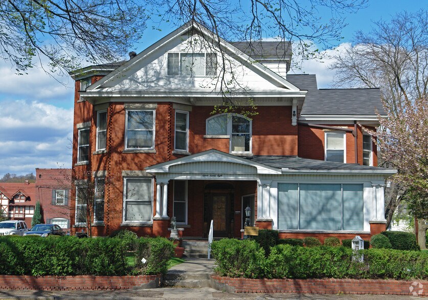 1598 kanawha Blvd E, Charleston, WV à vendre - Photo principale - Image 1 de 2