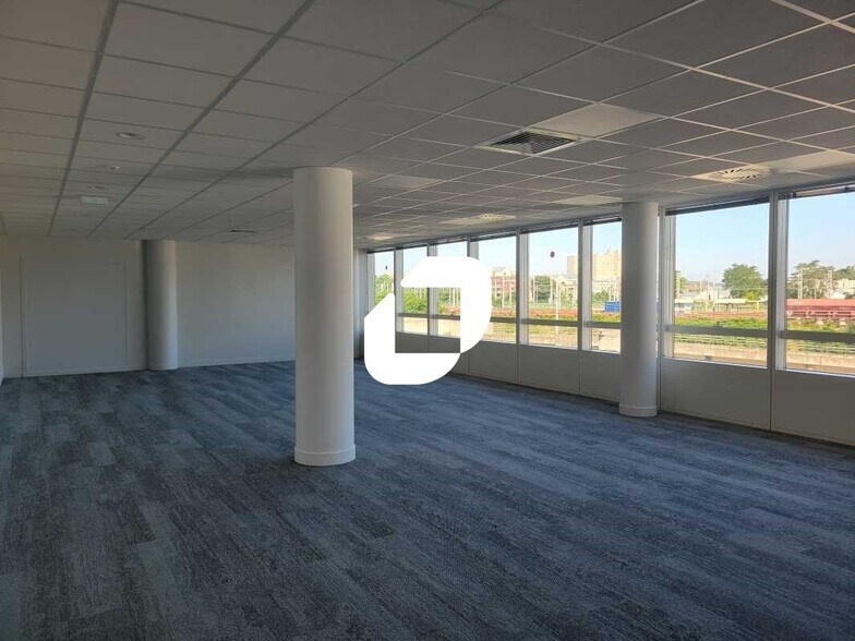 Office in Massy for lease - Interior Photo - Image 3 of 7