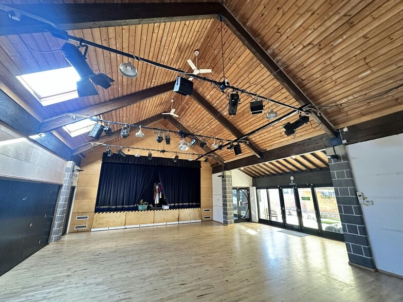 49 Elmwood Rd, London for lease - Building Photo - Image 2 of 7