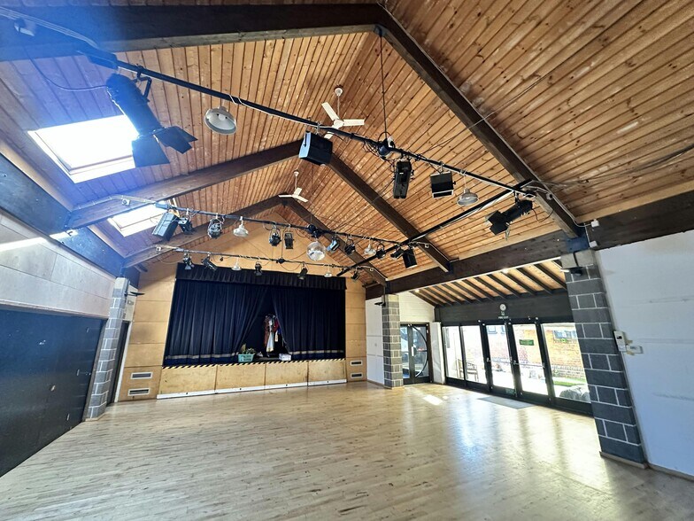 49 Elmwood Rd, Londres à louer - Photo du bâtiment - Image 2 de 8