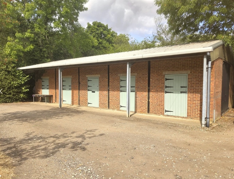 High Canons, Borehamwood for lease - Primary Photo - Image 1 of 1