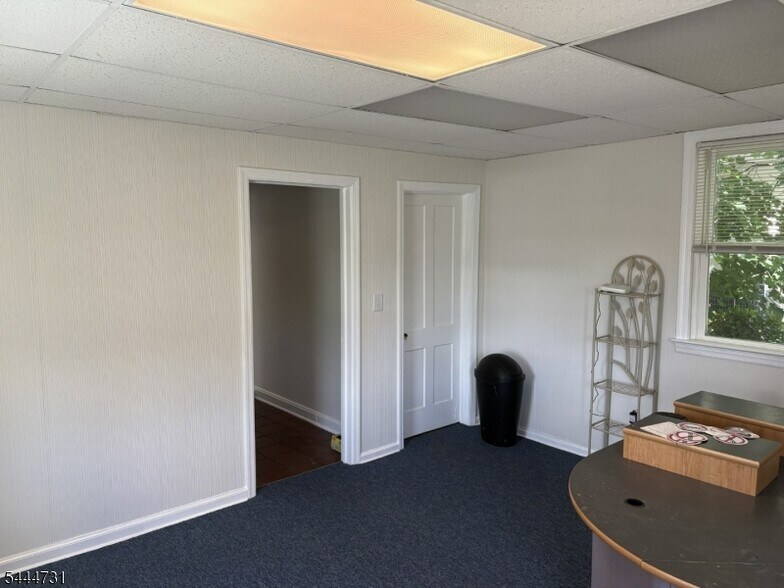 7 E High St, Somerville, NJ à louer - Photo du bâtiment - Image 2 de 8