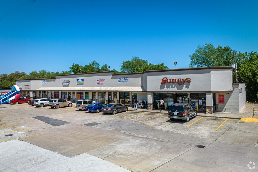 9061-9075 S Dairy Ashford Rd, Houston, TX for lease - Primary Photo - Image 1 of 1