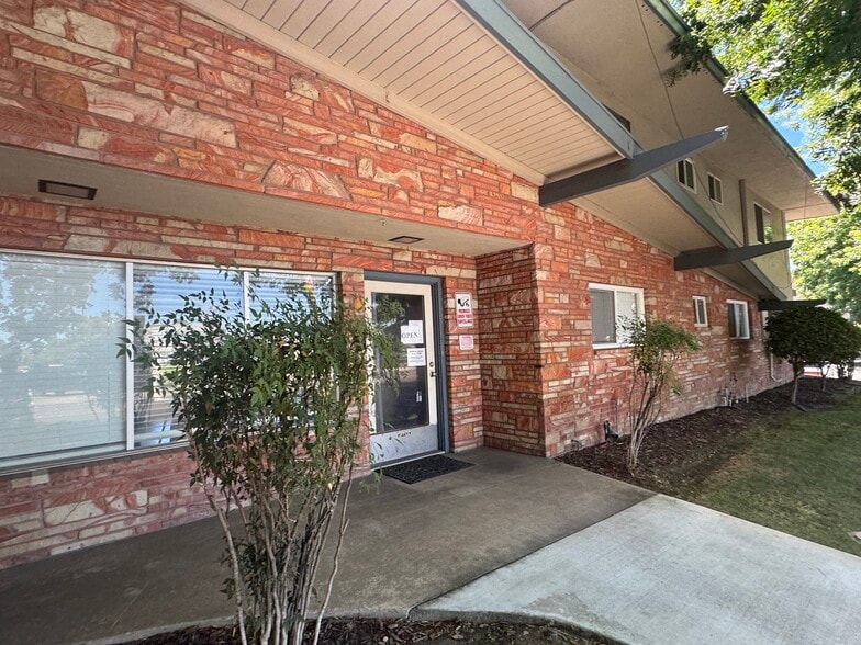150 E Orangeburg Ave, Modesto, CA for sale - Building Photo - Image 2 of 22