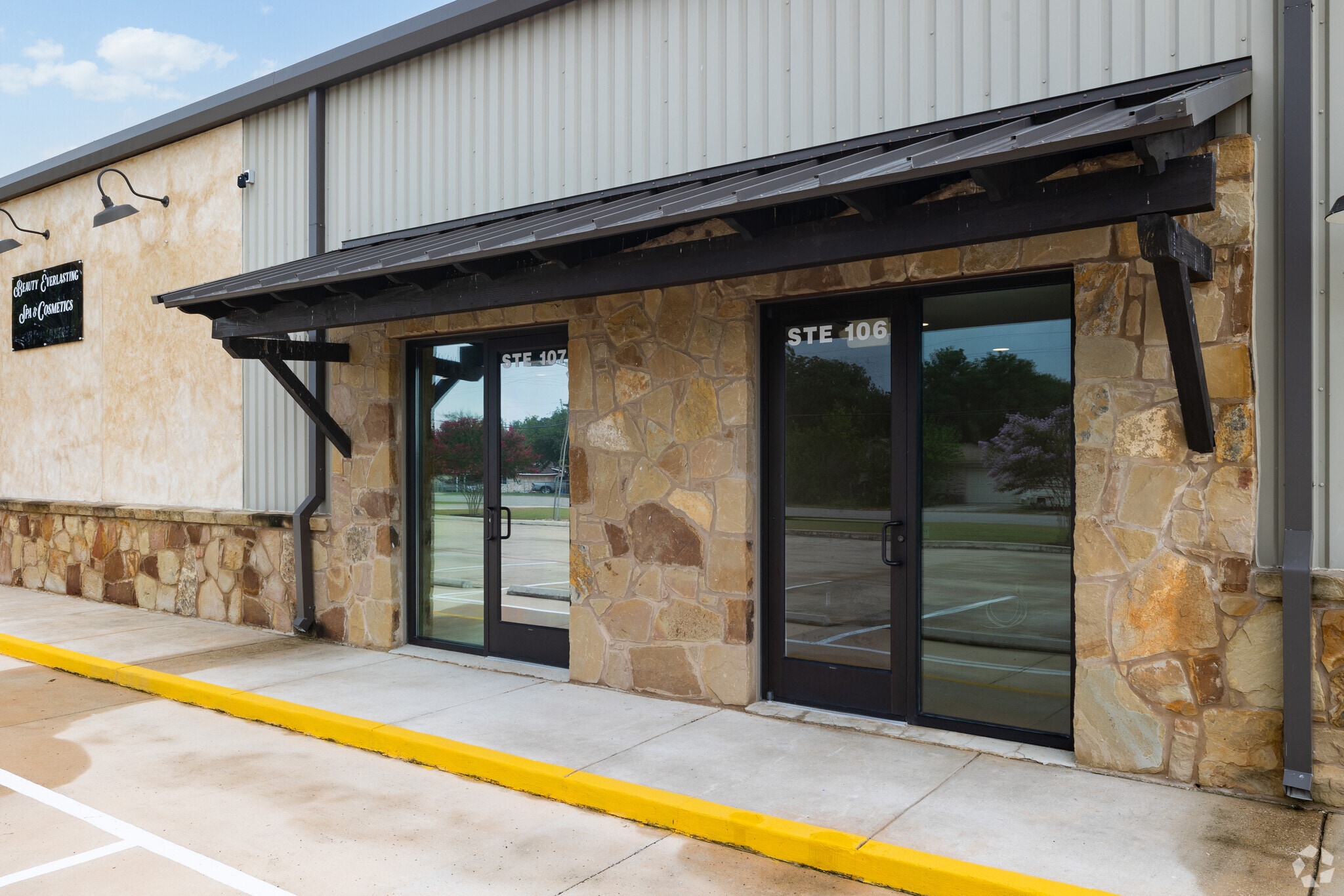 190 Center St, New Braunfels, TX for lease Building Photo- Image 1 of 10
