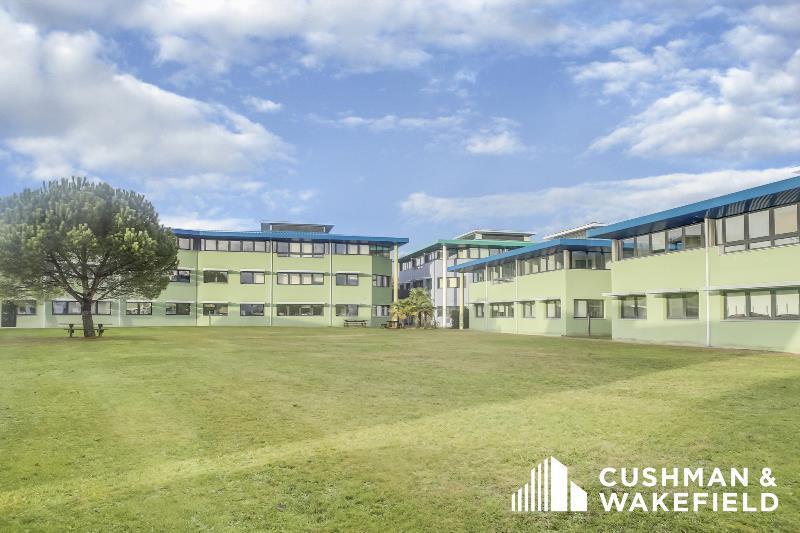 Office in Canéjan for lease - Building Photo - Image 1 of 4