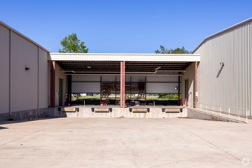 1209-1215 N FM 3083 Rd E, Conroe, TX for lease - Building Photo - Image 2 of 17