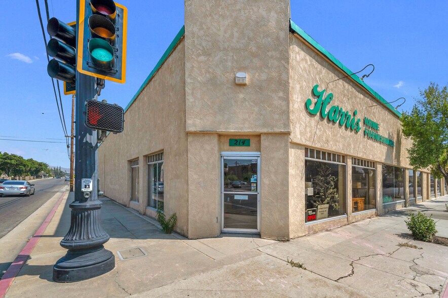 214 N 2nd St, Porterville, CA à vendre - Photo du bâtiment - Image 2 de 11