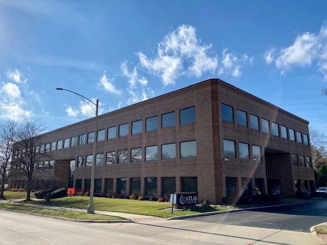 2500 S Highland Ave, Lombard, IL à louer - Photo du bâtiment - Image 1 de 1