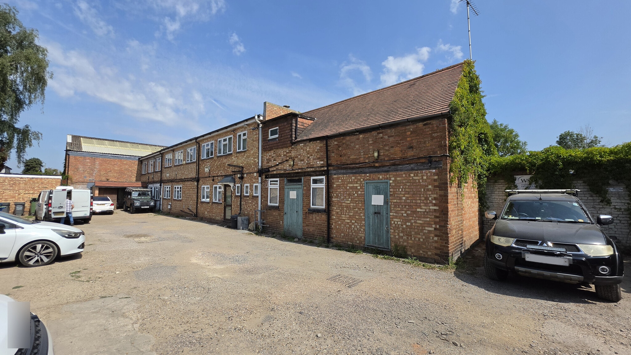 105-111 Rear Of, Walton-On-Thames for sale Primary Photo- Image 1 of 5