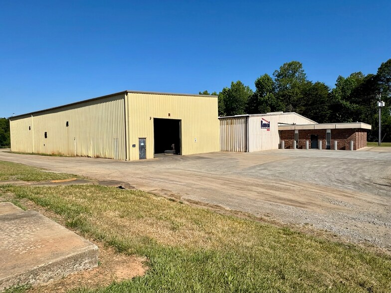 5335 N Us Highway 220, Summerfield, NC à louer - Photo du bâtiment - Image 2 de 3