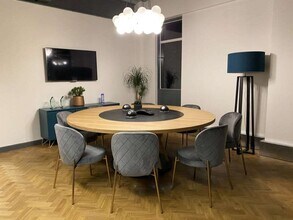 Thomas Ln, Bristol for lease Interior Photo- Image 1 of 7