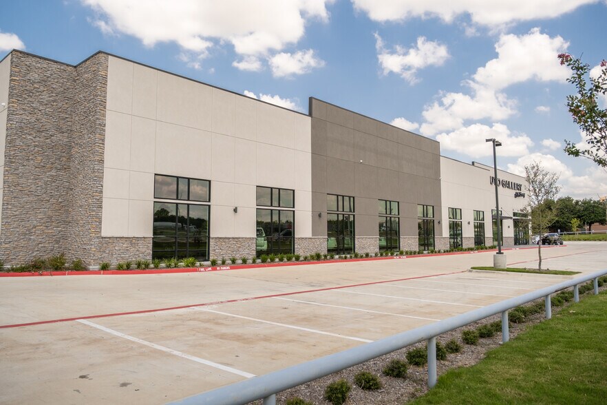 751 N Central Expy, Mc Kinney, TX à vendre - Photo du bâtiment - Image 3 de 11