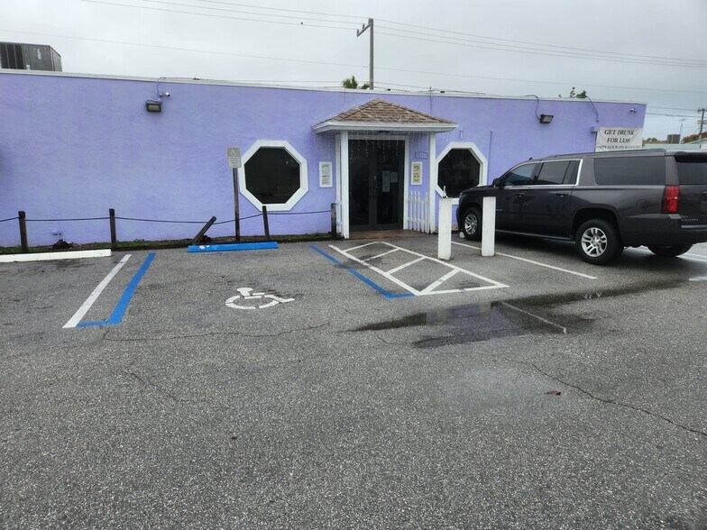 331 N Dixie Hwy, Lake Worth, FL for sale - Building Photo - Image 2 of 10