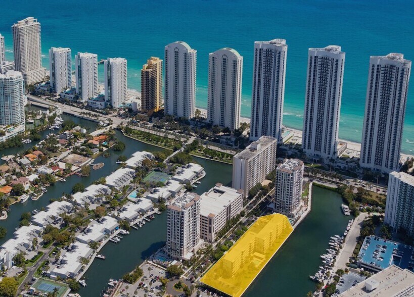 220 Kings Point Dr, Sunny Isles Beach, FL à vendre - Photo du bâtiment - Image 2 de 10