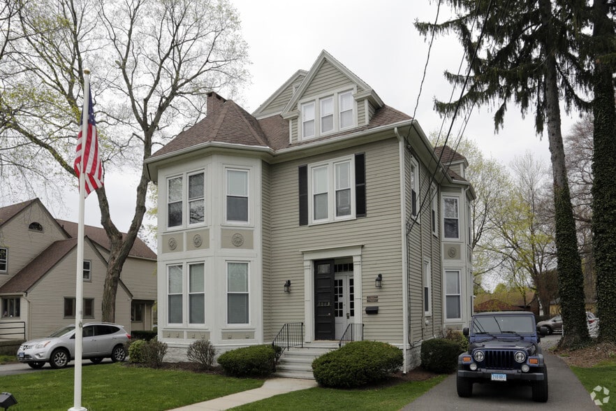 2083 Main St, Stratford, CT for sale - Building Photo - Image 2 of 5