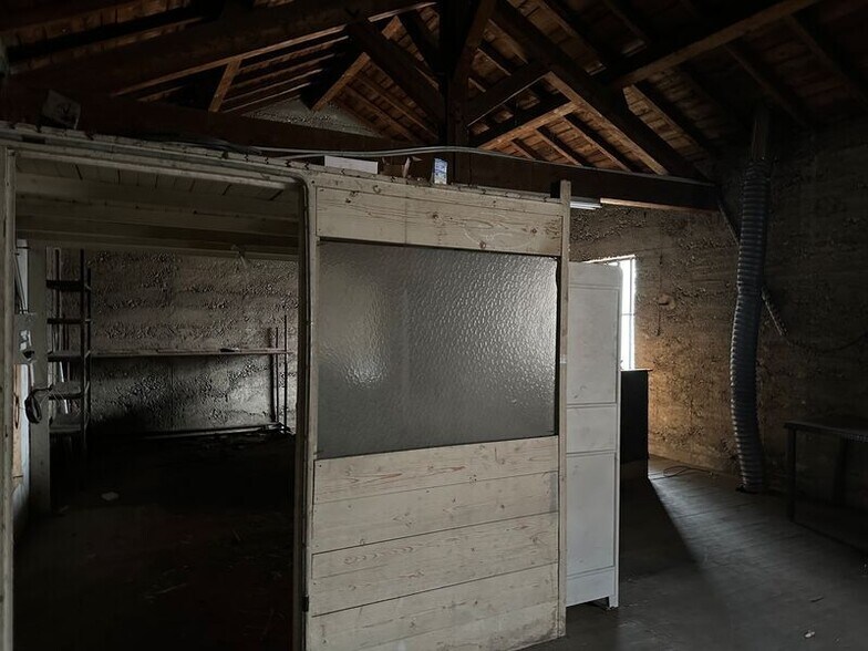 Flex dans Saint-Priest à louer - Photo du bâtiment - Image 2 de 6