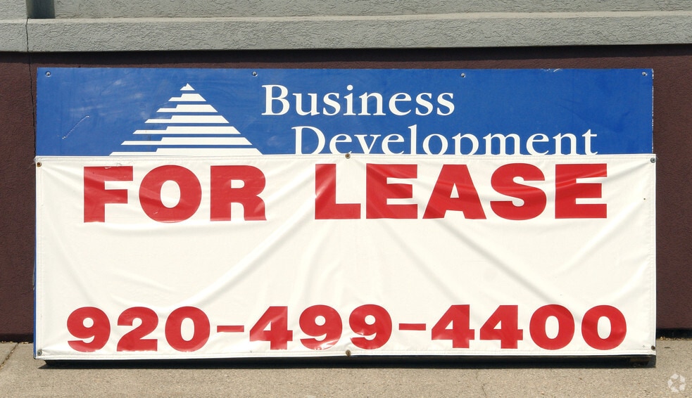 2670 Packerland Dr, Green Bay, WI for lease - Building Photo - Image 3 of 7