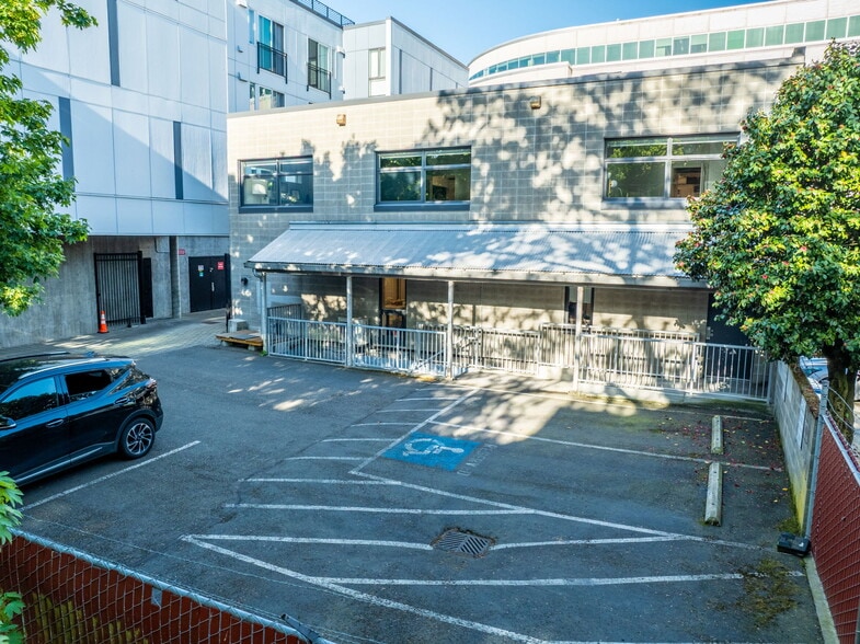 115 15th Ave E, Seattle, WA for sale - Building Photo - Image 2 of 8