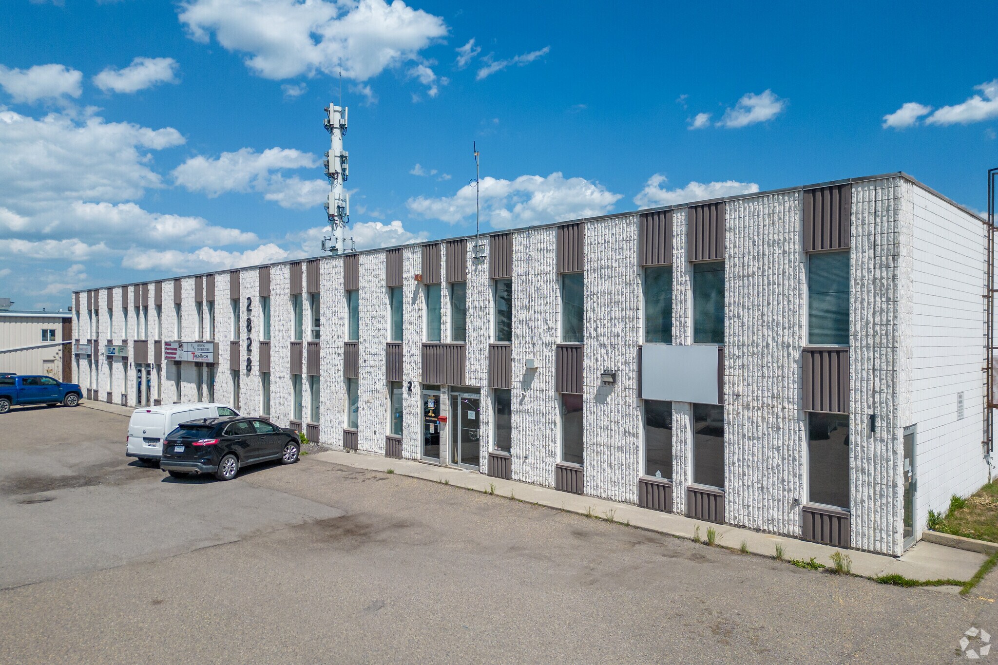2828 18th St NE, Calgary, AB for sale Primary Photo- Image 1 of 1