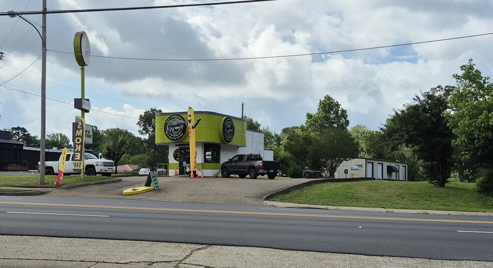 1201 & 1205 Albert Pike Road portfolio of 2 properties for sale on LoopNet.ca - Building Photo - Image 1 of 3