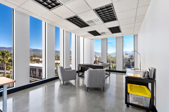 Plus de détails pour 330 N D St, San Bernardino, CA - Plusieurs types d'espaces à louer