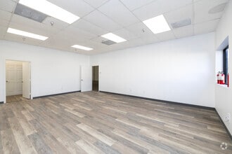 2604 Tampa East Blvd, Tampa, FL à louer Photo intérieure- Image 2 de 10